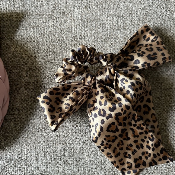 Assorted Set of Hair Accessories! Claw Clips, Headband, Bow! J. Crew Alt’d State - Picture 2 of 7